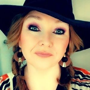 Meet your Posher, Becky